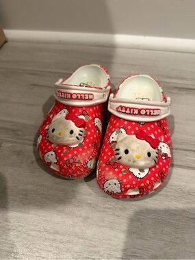 Hello Kitty Crocs